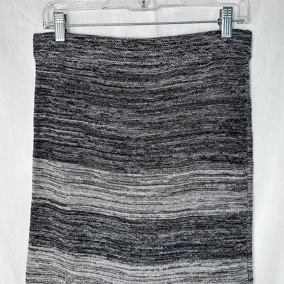 NWT LOFT Mini Sweater Skirt Marled Gray Ombré Stretchy Knit Sz Small - Picture 7 of 14